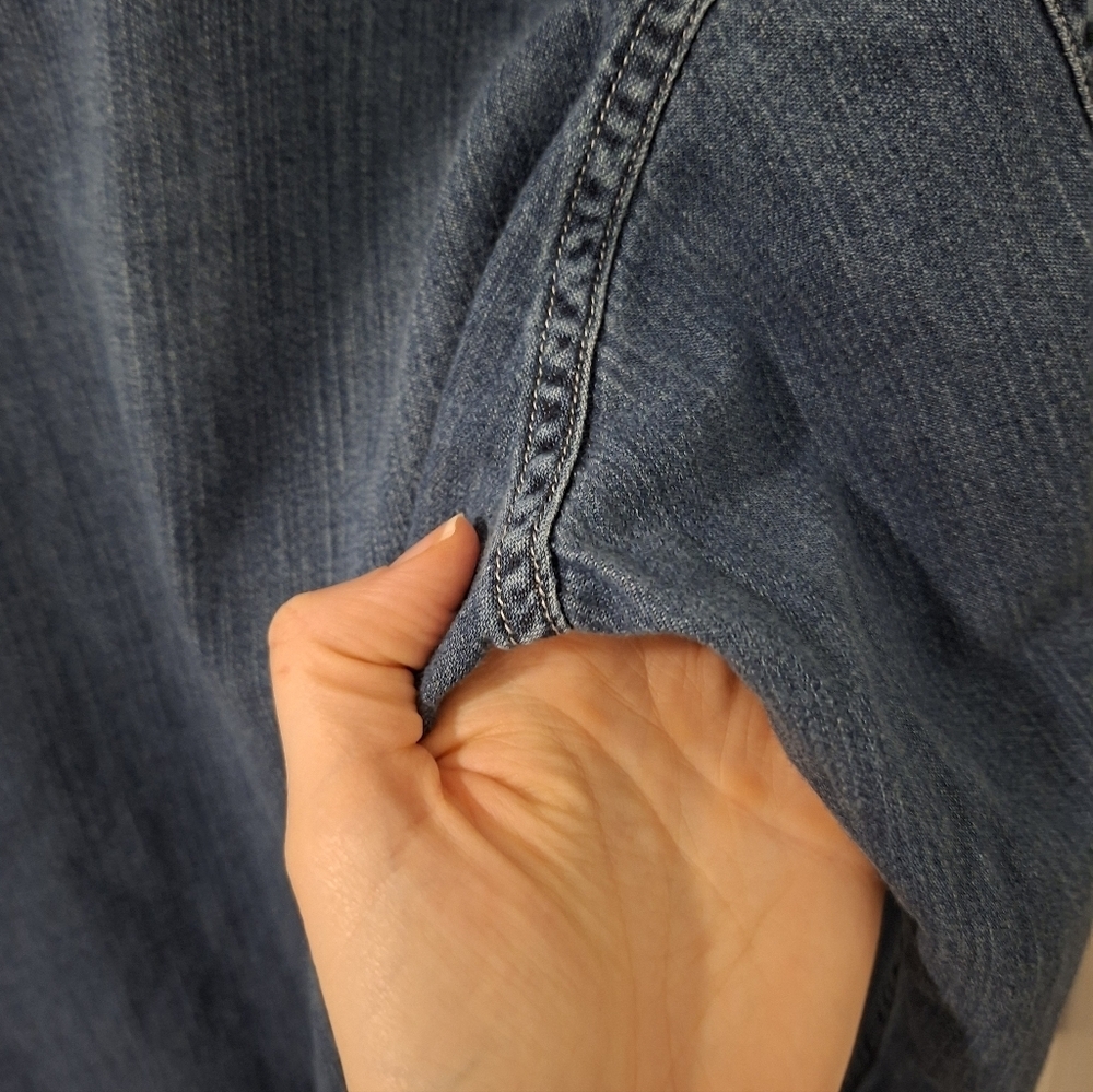 Uniqlo Men's Blue Denim Patch Pocket Button-Up Shirt (Size S; Slim Fit) - Picture 6 of 7
